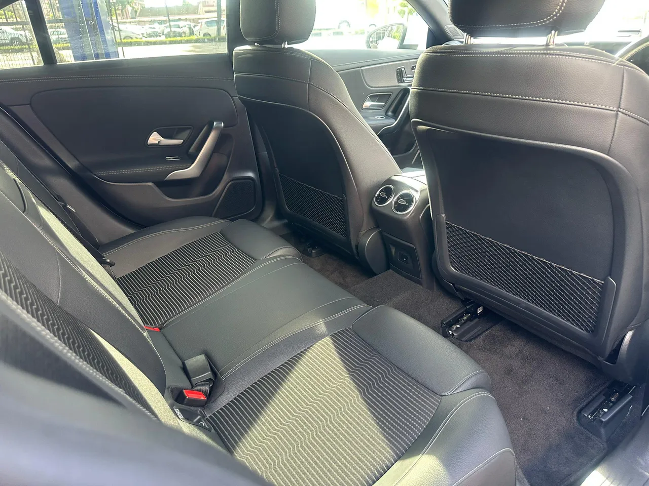 MERCEDES CLA250 Sedan