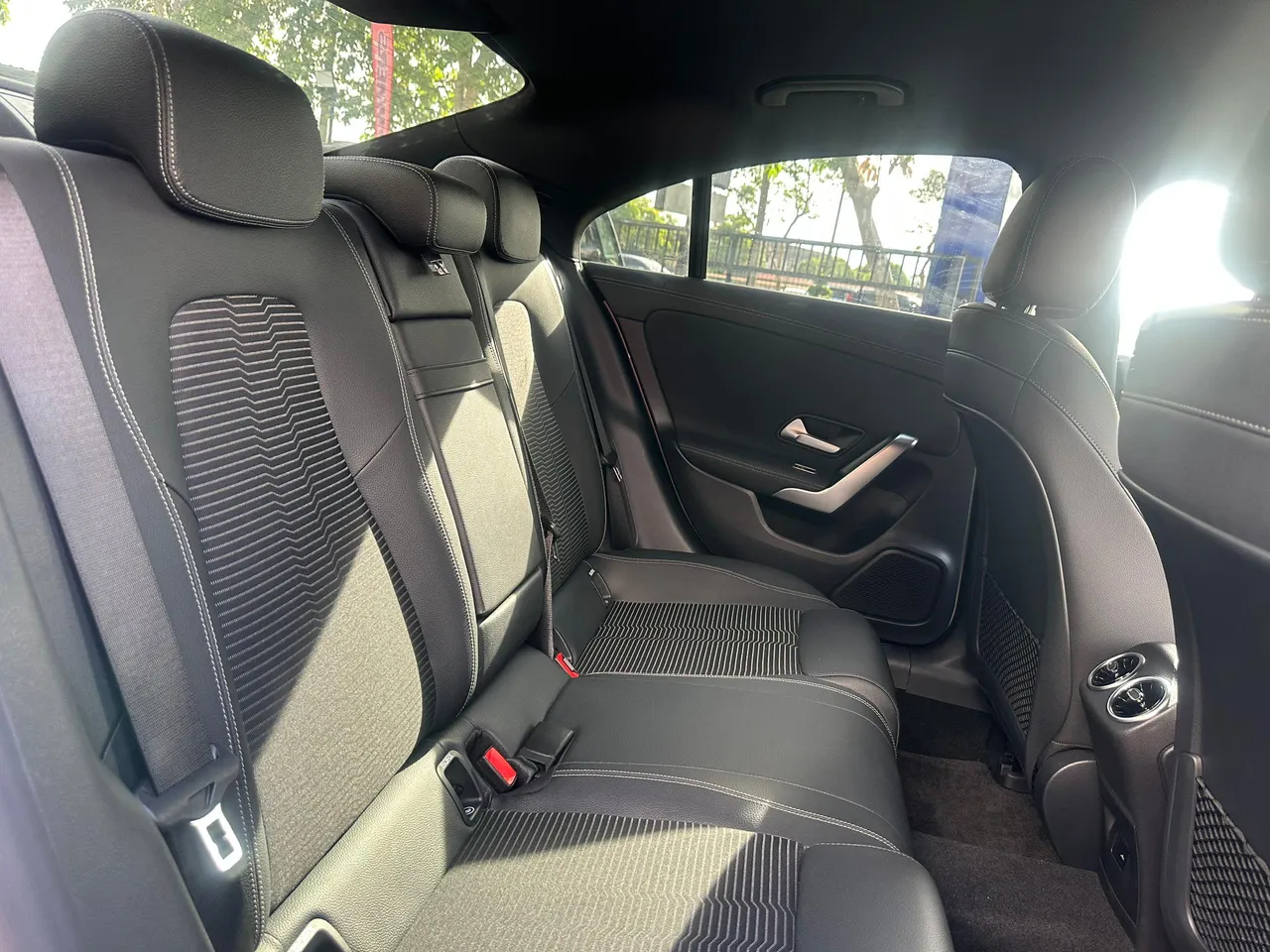 MERCEDES CLA250 Sedan