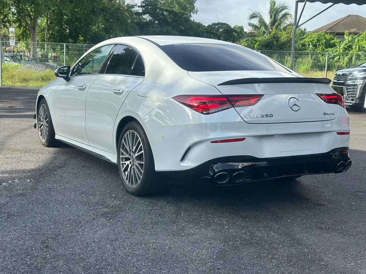 MERCEDES CLA250 Sedan