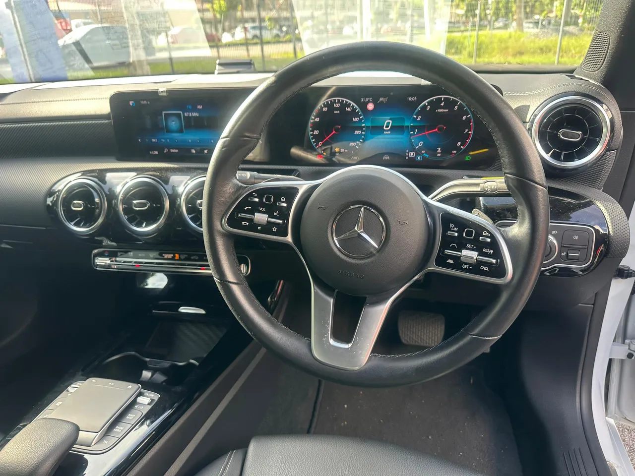 MERCEDES CLA250 Sedan