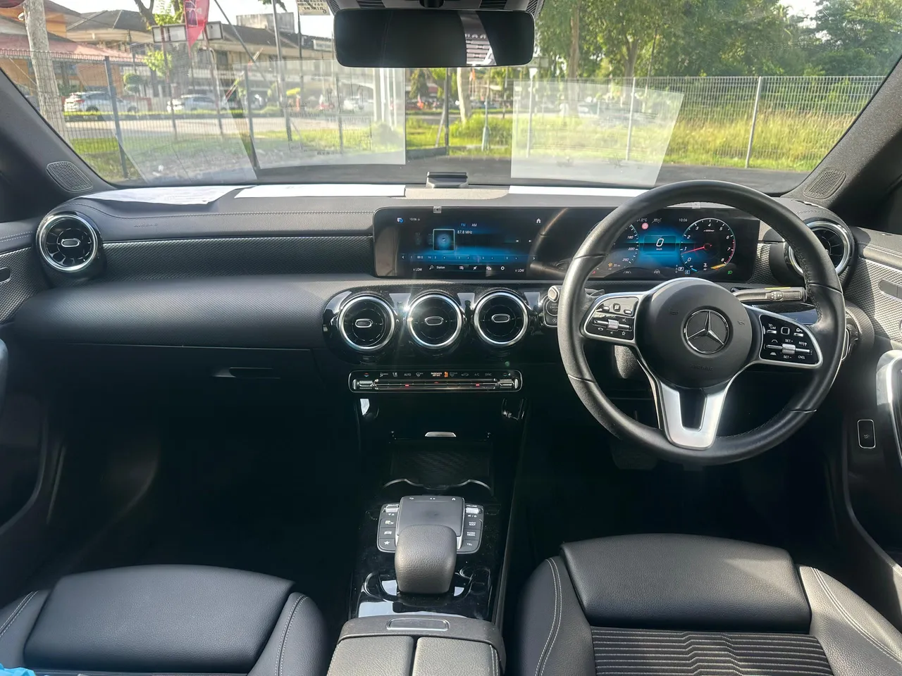 MERCEDES CLA250 Sedan