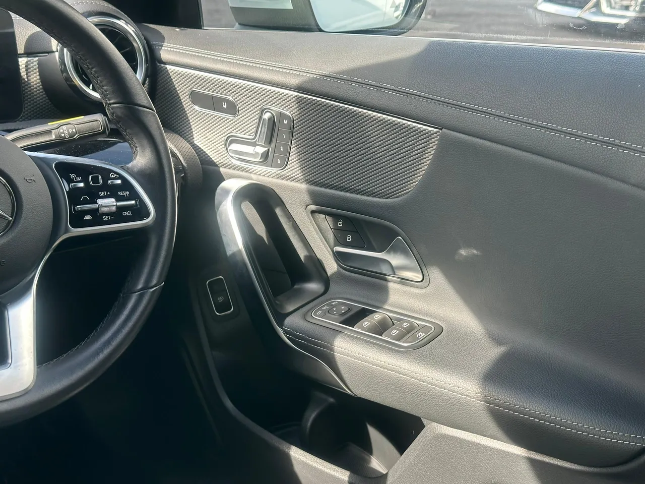 MERCEDES CLA250 Sedan