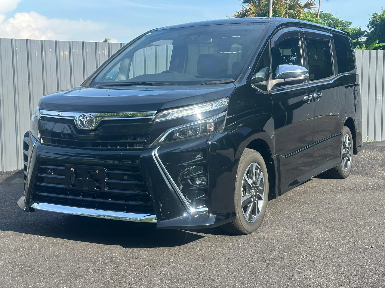 TOYOTA VOXY ZS KIRAMEKI