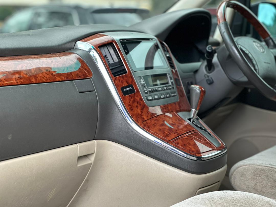 TOYOTA ALPHARD V6 2005