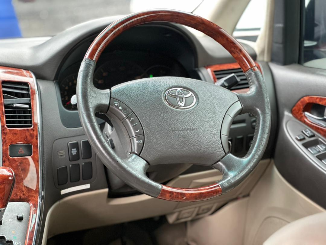 TOYOTA ALPHARD V6 2005