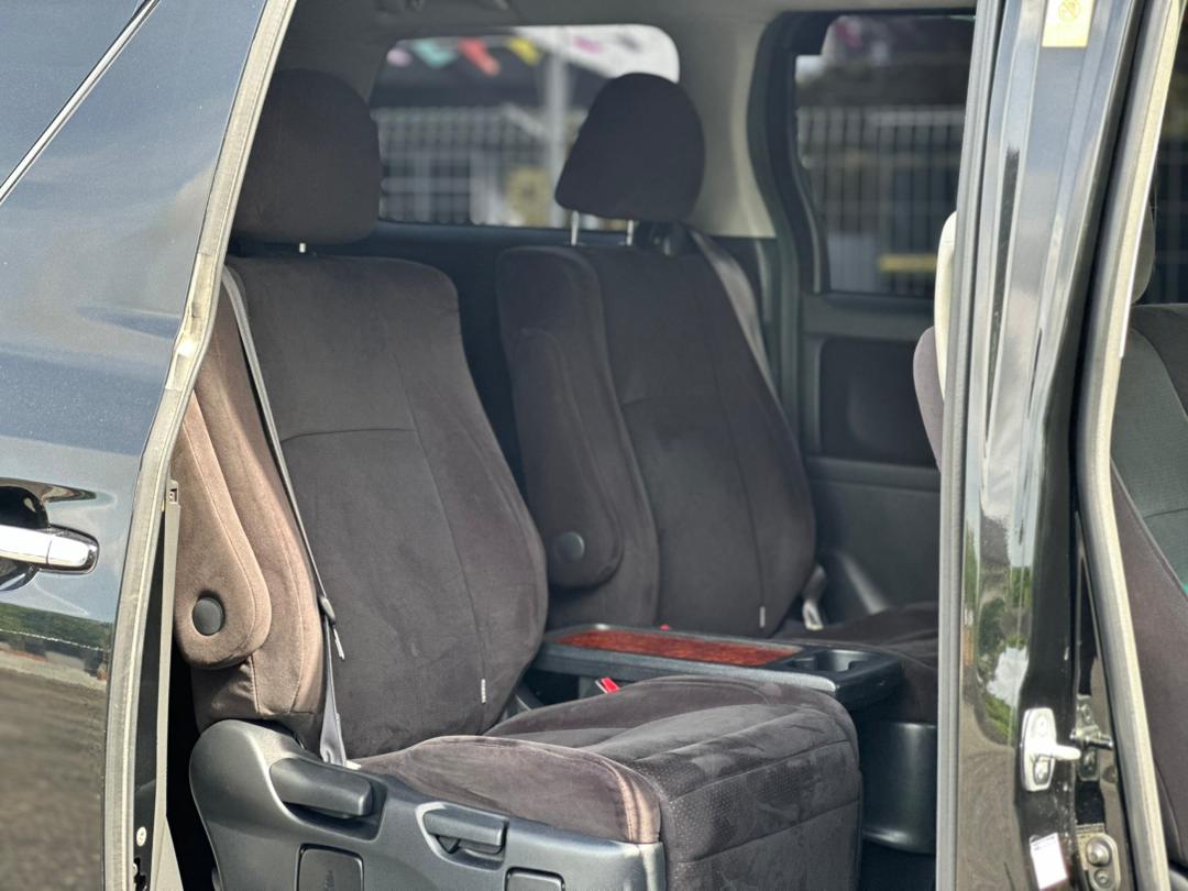 TOYOTA VELLFIRE 2010