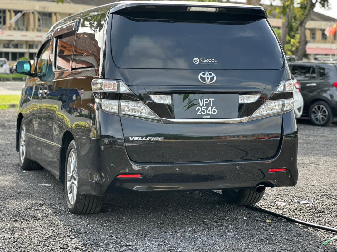 TOYOTA VELLFIRE 2010