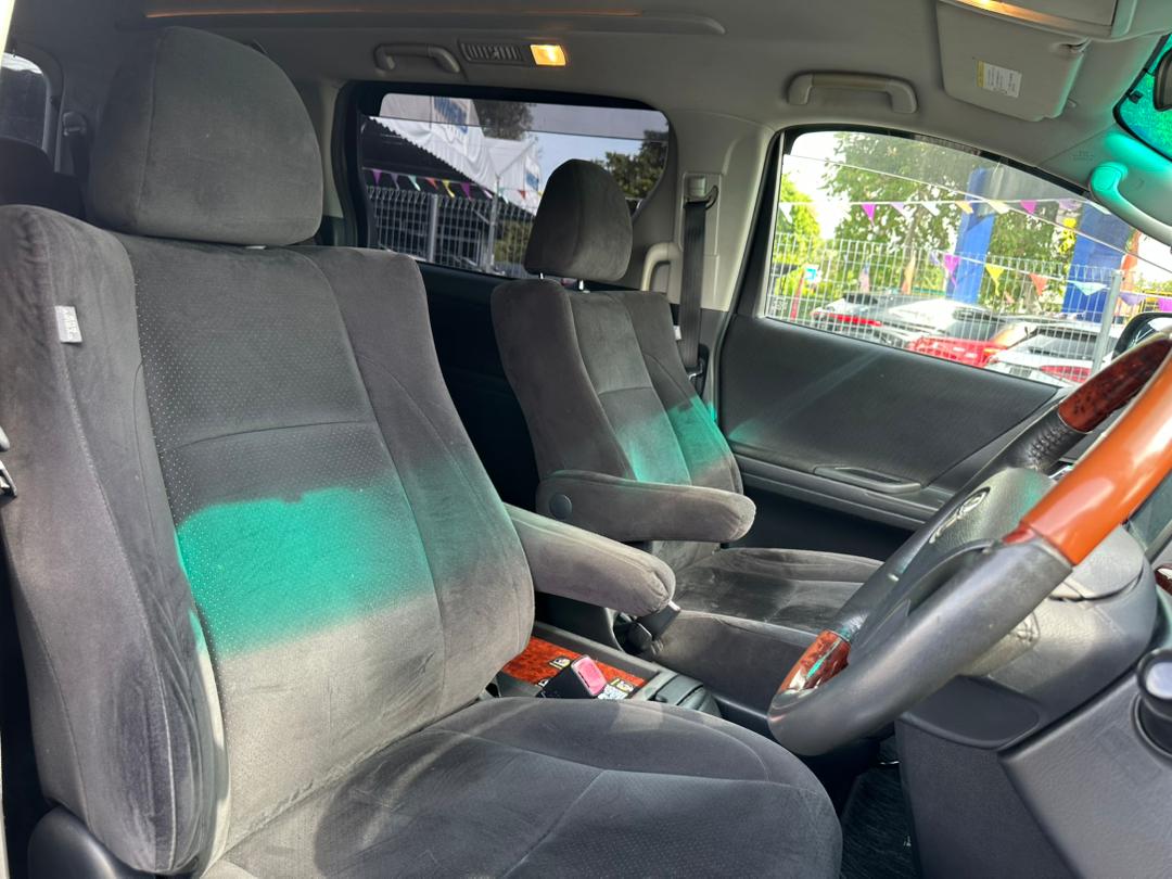 TOYOTA VELLFIRE 2010