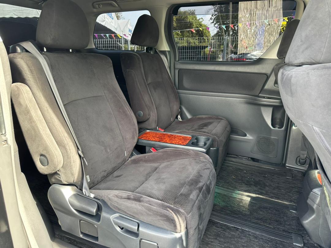 TOYOTA VELLFIRE 2010